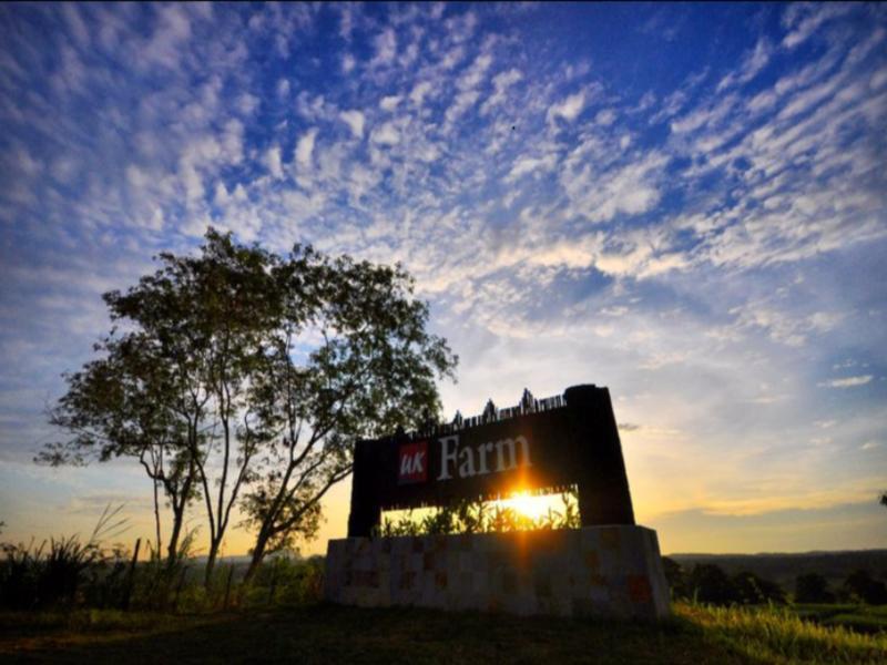 Uk Farm Agro Resort Kluang Extérieur photo